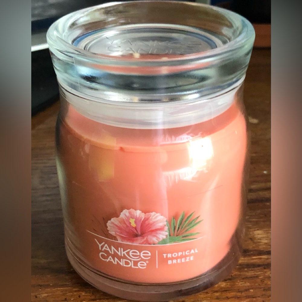 Yankee Candle Tropical Breeze 2 Wick Medium Glass Jar Candle 13 oz New Pink Wax